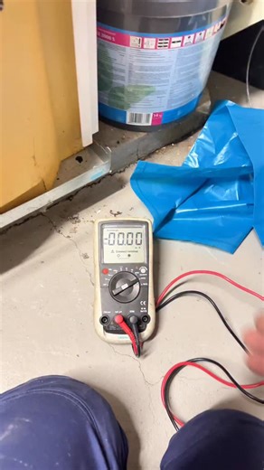 Werbung, Ihr wollte ja gerne solche Videos wir man mit einem Multimeter umgeht. Kommentiert für neues Video unterschied Isolierte Opferanode und Unisolierte ja es gibt ein Unterschied. #anlagenmechaniker #heizung #sanitär #anlagenmechanikershk #handwerk #werkzeug #diy | Shk Hano