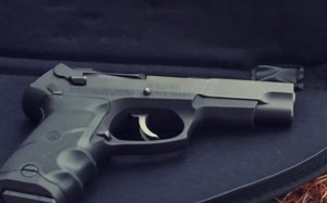 鲁格P89式9mm手枪