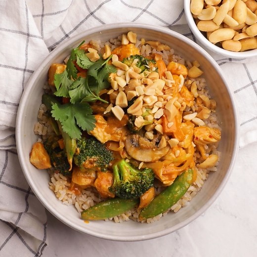 RECIPE: https://feelgoodfoodie.net/recipe/thai-peanut-chicken-stir-fry/ This Thai Peanut Chicken Stir Fry is an Asian inspired recipe that is loaded with so much flavor and color! | Feel Good Foodie