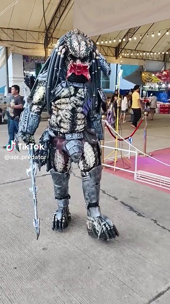 เดินแบบสไตล์ predator บน TikTok
