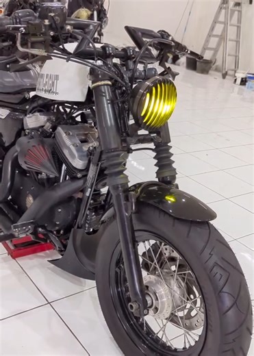 100jt an Only padukaa FS : Harley-Davidson Sportster 48 vin 2013, ABS keyfob 1200cc, white colour original paint cakepp siap ngeblaar padukaa 👌🏻 ⛔ Exhaust Vance & Hines full black short system . Spec & Acc : - XL1200X Displacement 73.3 cu/inc - ⁠1200cc Evolution V-Twin Air Cooled - ⁠VIN & Color Match Ember Red Sunglo - ⁠Headlamp - ⁠Ban D/B tebal th 2023 - Breatherkit - Covershock depan bawah - Covershock depan atasan - Lampun sein LED - Cover grill headlamp - Footstep - Derby cover - Handle re