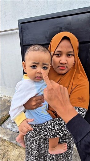 touch the knight's nose 😂😂