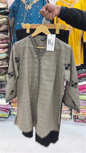 Khaddar toap with jeans available for delivery Pakistan #punjabshoppingmalltalagang #unfreezemyacount #foryoufyp #newlook #wow