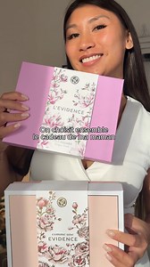 ♥️ Quel parfum vous évoque votre maman ? 🌹 Comme Une Evidence, c’est l’alliance parfaite de la rose, de la bergamote et du patchouli, pour un résultat floral addictif 🍑 L’Evidence, c’est l'odeur d'une pêche juteuse associée à la fleur de magnolia et au patchouli : une fragrance fraîche et lumineuse 🎄 De notre côté, on prend les deux… Tous nos coffrets parfums vous attendent en ligne ainsi qu’en magasin ! https://www.yves-rocher.fr/c/62200 | Yves Rocher France
