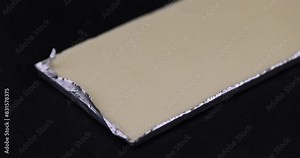 new white chocolate bar packed in aluminum foil , delicious white chocolate bar with milk powder
