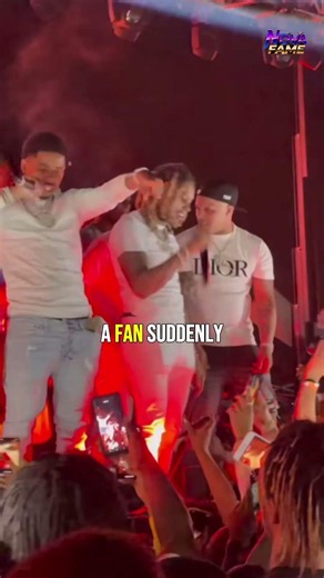 A Fan Jumped on Stage During Lil Durk's Show... Then Everything Stopped 😳