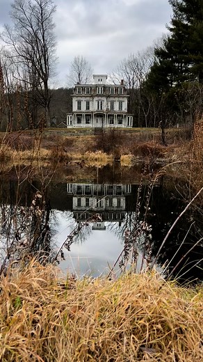 Are houses haunted, or do we bring the ghosts ourselves? Either way, this one’s my dream home - I’ve always had a weakness for a #mansardroof . ✨ 📍 @waterloovillage #secondempire | Sleepy Hollow Country