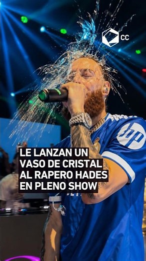 Hades66 recibe un vaso de vidrio en la cara durante su concierto 😱