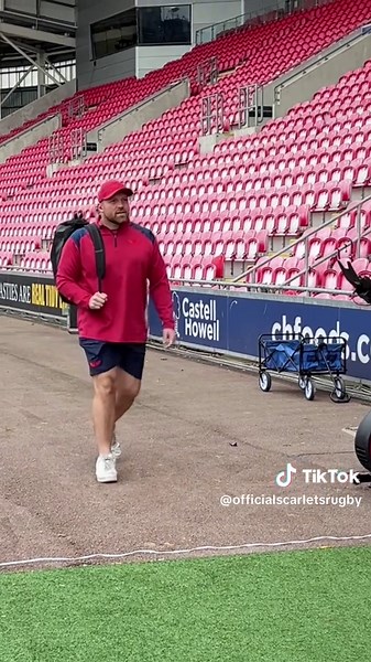 They’re heeeeere #scarlets #rugby