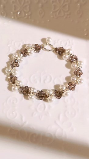 Bead use: 4mm bicone crystal 1.5mm siliver seedbead 6mm pearl Thread: Fireline 4lb #beadtutorial #handmadetutorial #beadedbracelet #seedbead #seedbeads #seedbeadbracelet #handmadebracelets #handmadeshops #handmadejewelry #SmallBusiness #beaded #beadedjewelryofinstagram #beadedearrings #beads #beadsjewelry #beadsbracelet #etsyseller #etsyjewelrymaker #etsyfinds #etsysellersofinstagram #jewelrydesigner #edmonton #canada #us #newyork #losangeles #boston #vancouver #toronto #torontobeads