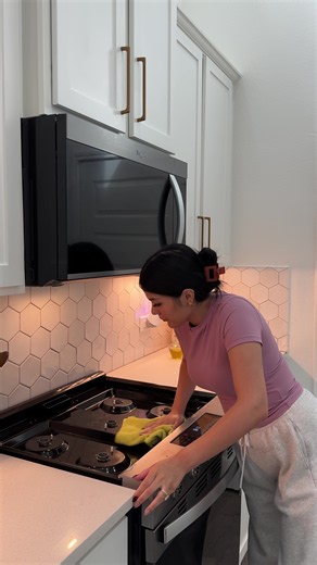 One step at a time trying to make time for it all🫣 #kitchencleanup #reset #fyp # #momsoftiktok #momof4