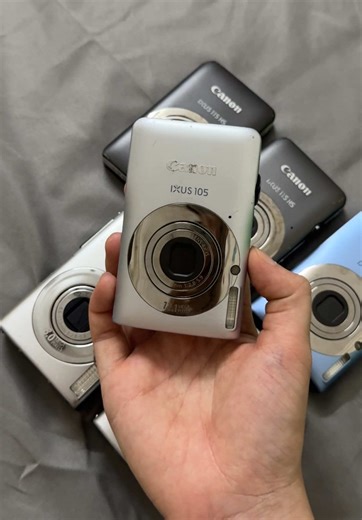 Canon ixus 105/ixy 200F HOT🔥 Máy hoạt động tốt, ngoại hình đẹp, lens sạch, màn tối viền không ảnh hưởng đến chất lượng ảnh (pin, sạc, thẻ nhớ, dây đeo) 💸2tr8