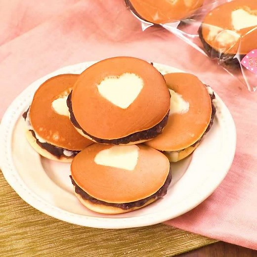 和スイーツで愛情伝わる♡ ハートのショコラどら焼きのレシピ動画・作り方 | デリッシュキッチン