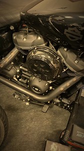 🔧 EasyClutch Kit från HogPro USA – Upp till 45 % lättare koppling Trött på en tung och trög koppling i köer, stadstrafik eller längre körningar? Med Eeay clutch-kittet från HogPro USA får du en avsevärt mjukare koppling utan att kompromissa med funktion eller känsla. ✔ Gör kopplingen upp till 45 % lättare att dra ✔ Betydligt bekvämare vid kökörning och tät trafik ✔ Förlänger livslängden på både hand och kopplingskomponenter ✔ Tillverkad i USA – hög kvalitet och beprövad konstruktion Passar:🔧 E