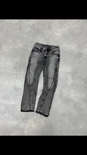 The new Zip Jeans have proven to be very popular! The side zip allows you to adjust the fit for a slim, skinny or flared look 👌 How do you like your jeans? Let us know in the comments which new styles you’d like to see from us 👇 | SIARR