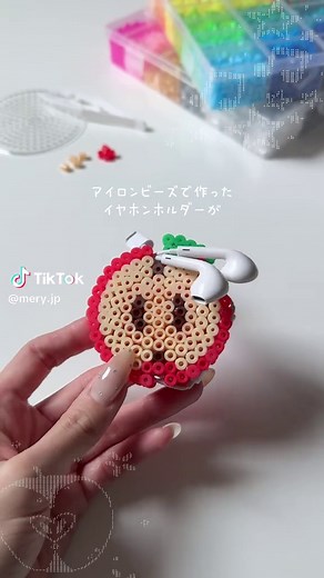 可愛いし使い勝手も抜群だよ🎧🎶 #アイロンビーズ #ハンドメイド #イヤホンホルダー #ビーズDIY #有線イヤホン