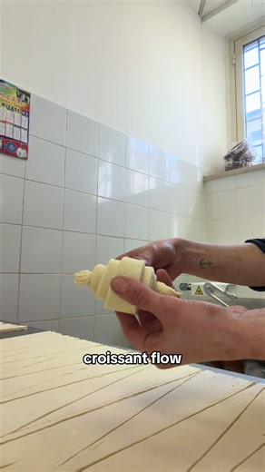 | croissant flow 🌼 #bakerylife #smallbusiness #panetteria #croissant