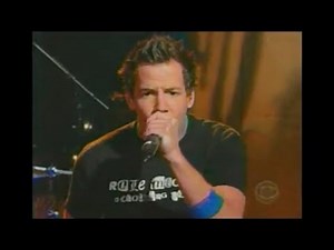 Simple Plan - "Addicted" (Live @ Craig Kilborn 2003)