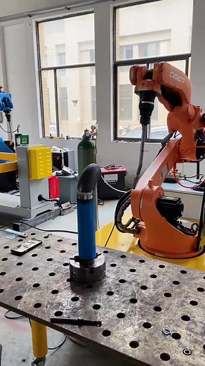 60K views · 111 reactions | #Injection molding manipulator #Bront robot #welding robot #stamping robot #loading robot #polishing robot #handling code chopping robot | Welding robot yoko | Facebook