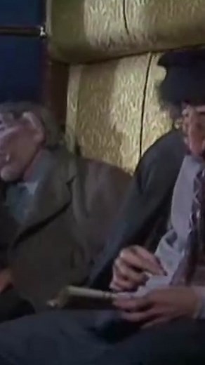 #didyouknow Kenny Rogers was on the 4th season of #TheMuppets? Watch Kenny sing his hit song