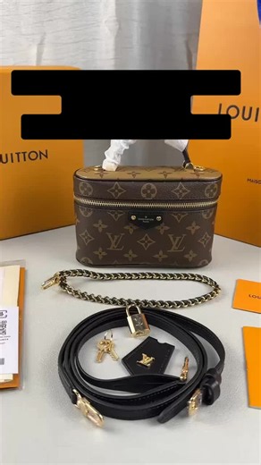 POV: This Louis Vuitton bag makes you look expensive instantly ✨ Classic monogram vanity style with chain strap, lock & keys — full luxury set 🔥 Perfect for travel, parties & everyday flex 💼 Worldwide shipping available 🚀 DM to order or link in bio! #LouisVuittonBag #VanityBag #LVBag #monogrambags #lvaddict