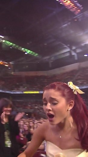 Victorious truly deserved those back-to-back #KCA wins 🤩 #throwback #arianagrande #catvalentine #victoriajustice #2000s #awardshow #speech #tvshow