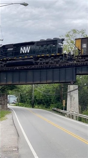 N&W Heritage Locomotive On N&W Track, See Long Video Attached, JawTooth shorts