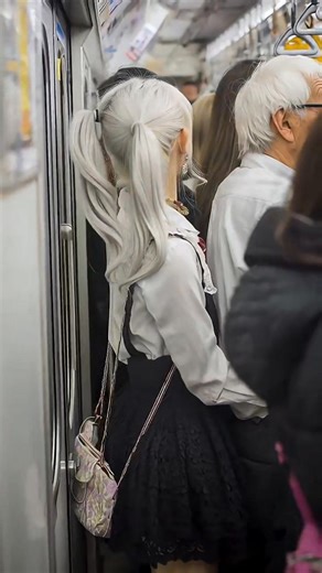 The Most Crowded Train You’ve Ever Seen! No Words, Just Vibes. NYC Subway Life 🎧🚇 Subway Life] Sleepy Girl Can’t Keep Her Eyes Open—Too Relatable! 😂#aigirl #traffic #viral #instadaily #reelschallenge #trains #fyp #rushhour #instagood | America Unfiltered