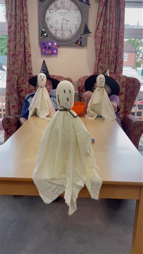 👻Happy Halloween 💀 Ron is such a gentleman, he always lets ladies go first. Well done once again Josephine 🎃😅 | York House Care Home - Dereham, Black Swan