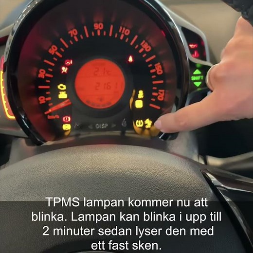 Toyota Aygo. Instruktionsfilm släcka TPMS-lampa.