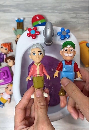 Cocomelon asmr #babyshark #asmr #cocomelon #slimeasmr #family