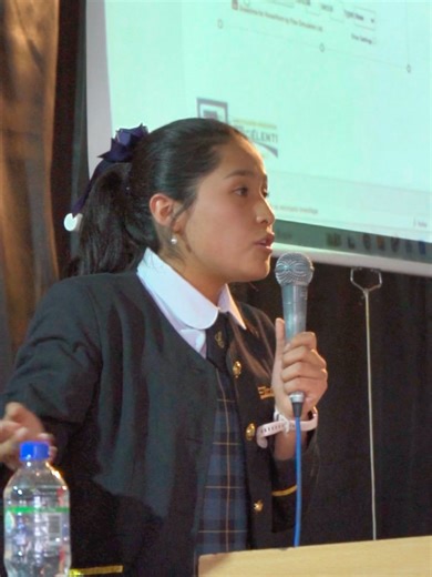 🎤 Debate y Oratoria que forman líderes En Excelenti no educamos estudiantes que repiten ideas. Formamos jóvenes que piensan, argumentan y lideran. Aquí aprenden a debatir con respeto, a expresarse con seguridad y a defender sus ideas con criterio y fundamento. Porque saber hablar es saber liderar. Por eso, somos referentes nacionales en debate escolar. 📞 Informes e inscripciones por sede: 📍 Chupaca: 981 819 115 📍 Huancayo: 981 819 112 📍 Cajas: 981 819 113 #EducaciónConValores #FormaciónInte