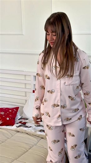 È in arrivo la collezione pigiaminiii🧸✨ La presenteremo oggi in Diretta ore 13:00😘 dopo la diretta, li troverai tutti caricati sul nostro shop online www.Ribes.Style e in negozio 🛍️ pigiami invernali, idee regalo, camicia da notte, pigiama con gli orsetti, pigiama felpato, lotta di cuscini | RIBES.