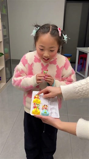 Cool Items! Lining Up for Candy! ✅ #funnyfamilygames