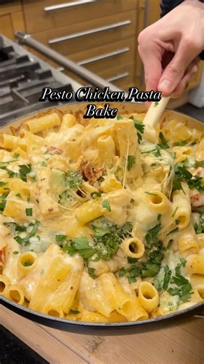 Pesto Chicken Pasta Bake Recipe ✨ #pesto #pestopasta #pastabake #pastarecipe #easyrecipe
