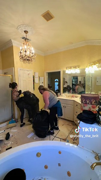 Hoarding Cleanup and Organization Tips | Expert Advice