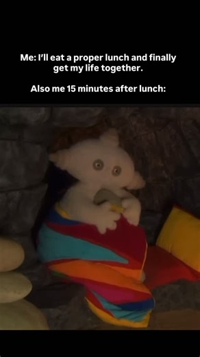 Jacek Wieczorek on Instagram: "😴 Midday crash? Post-meal slump? You’re not “lazy” - your body is reacting to physiology. Here’s what’s really happening 👇 🔋 Why your energy drops during the day (especially after eating): 🍽️ 1. Blood sugar spikes → drops Meals high in carbs (especially refined ones) cause a quick rise in blood glucose, followed by an equally fast insulin response. The result? A sharp drop in energy, brain fog, and sleepiness 30–90 minutes later. 🧠 2. Parasympathetic activatio