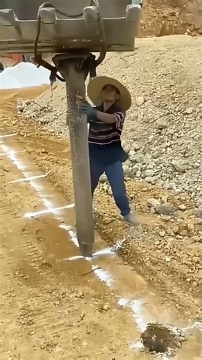 Most SATISFYING Piling Work Ever Done With an Excavator… Weirdly Addictive 😮✨