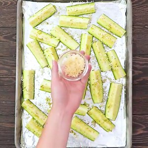 ROASTED PARMESAN GARLIC ZUCCHINI SPEARS are the absolute BEST way to use up that zucchini! PRINTABLE RECIPE HERE: https://therecipecritic.com/2015/07/roasted-parmesan-garlic-zucchini-spears/ | The Recipe Critic