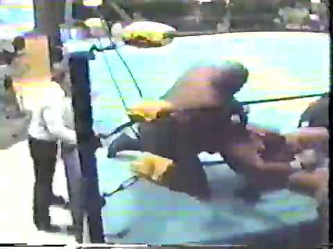 Abdullah the Butcher attacks Wahoo McDaniels