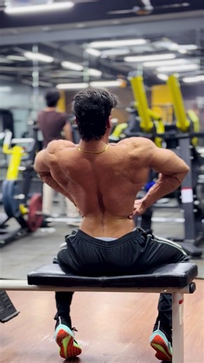 Best Angles for Achieving a V Shape Back