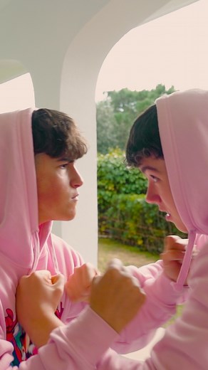 Los niños de la Máximo Squad enfrentan a sus clones