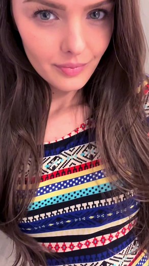 Bad vibes don’t go with my outfit 💗✌🏼