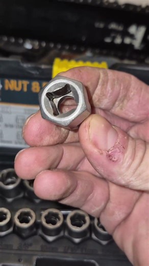 Unlock Stuck Bolts: $20 Nut & Bolt Extractor Socket Set Review! #extractorkit #boltextractor