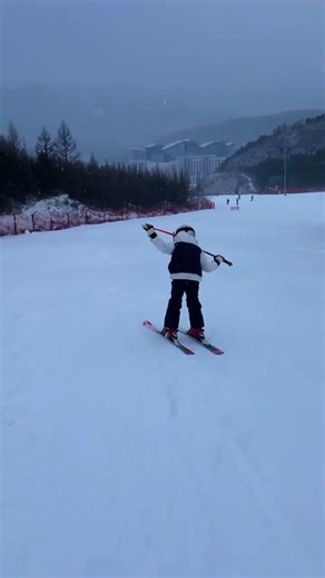 ​Wait for the Edge! ⛷️ Smooth Skiing Tutorial #shorts