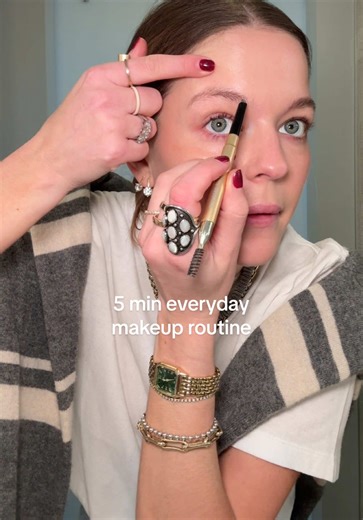 5-Minute Everyday Makeup Routine Using Eye Serum