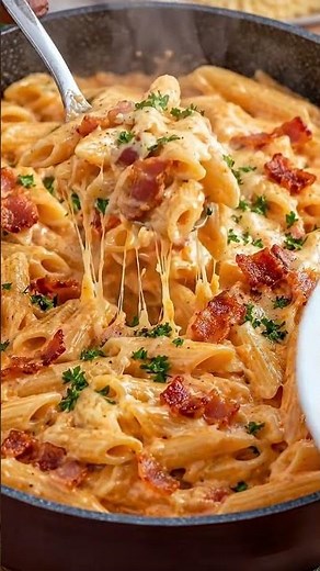 🧀 Creamy Bacon Chicken Pasta (Skillet Style)