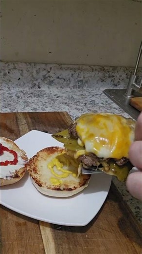 Green Chili & Bacon Cheeseburger 🍔