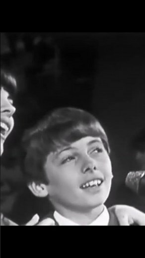 Mireille Mathieu et son petit frère Rémi Mathieu : "Petit Papa Noël" 1968