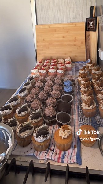 Lil time lapse | took about 4 hours overall from start to finish 🥲🤣 but its all worth it, best feeling of accomplishment afterwards 😍🧁💪🏽 #fyp #foryou #cooking #chefgurry #cake #isitcake #food #dessert #buttercream #samoa #fiji #cupcakes #baking #homebaker #sahm #recipe #snickers #biscoff #oreo #timelapse